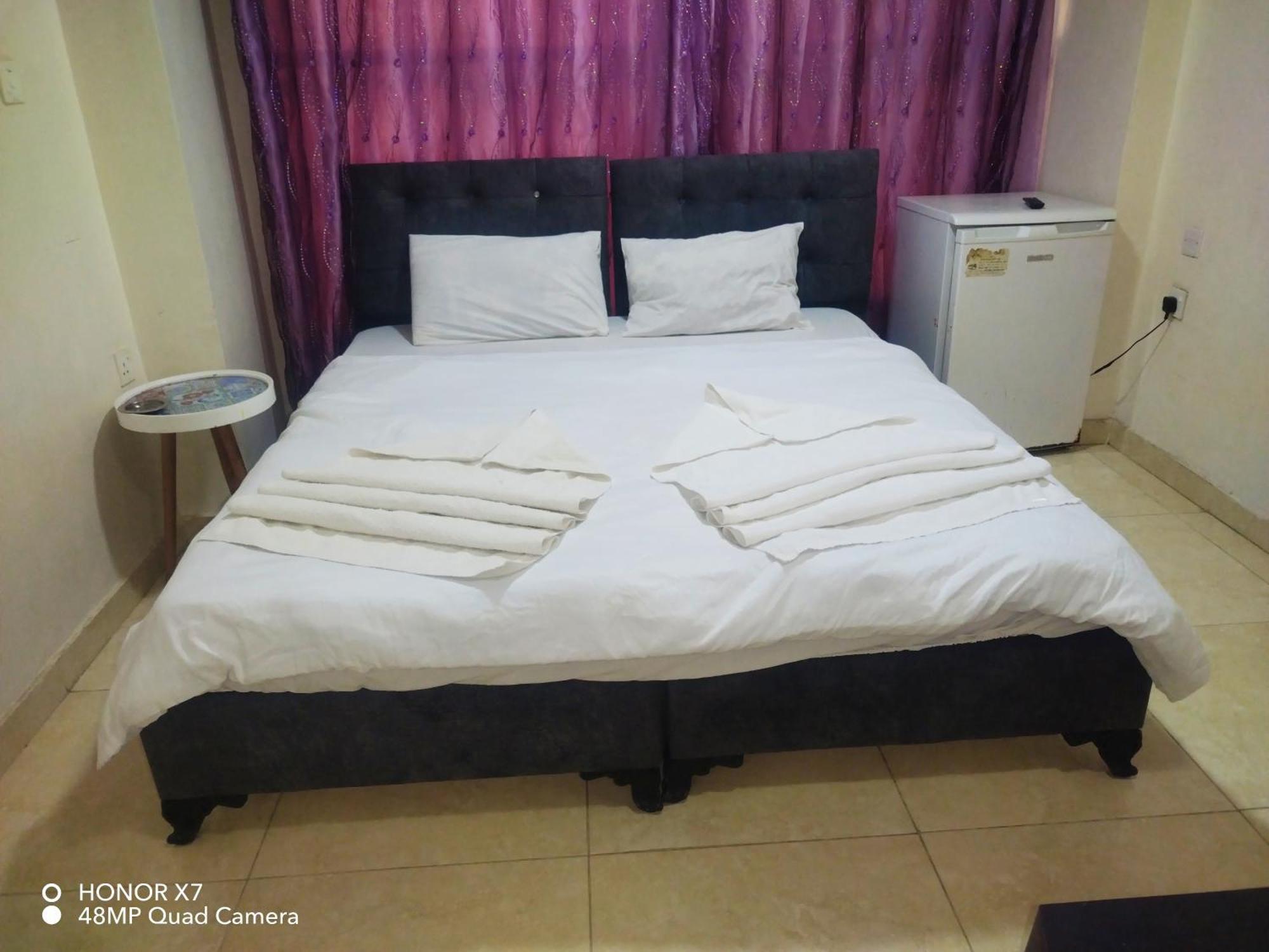 Farah Plaza Hostel &Hotel Apartments Aqaba Esterno foto