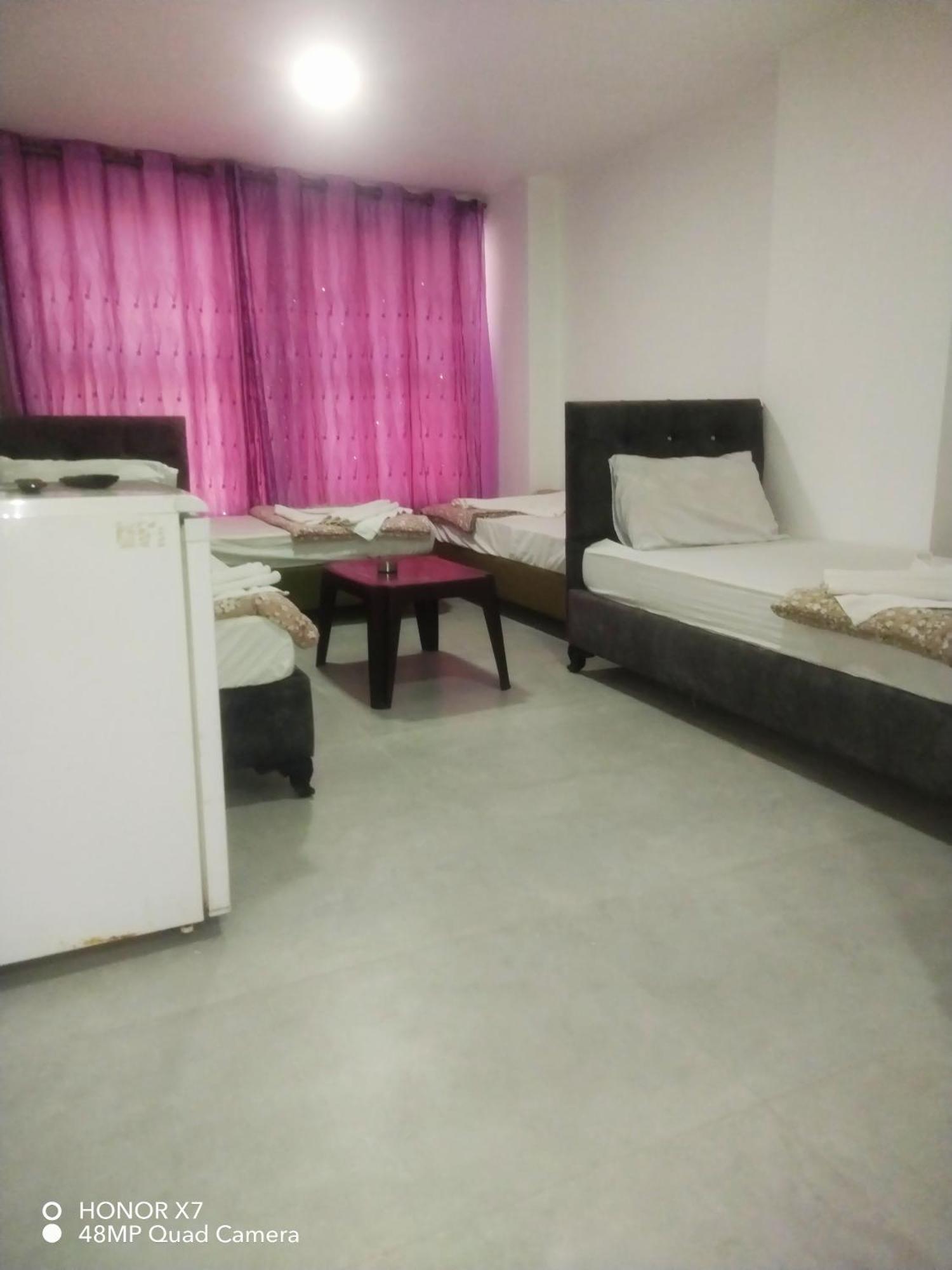 Farah Plaza Hostel &Hotel Apartments Aqaba Esterno foto