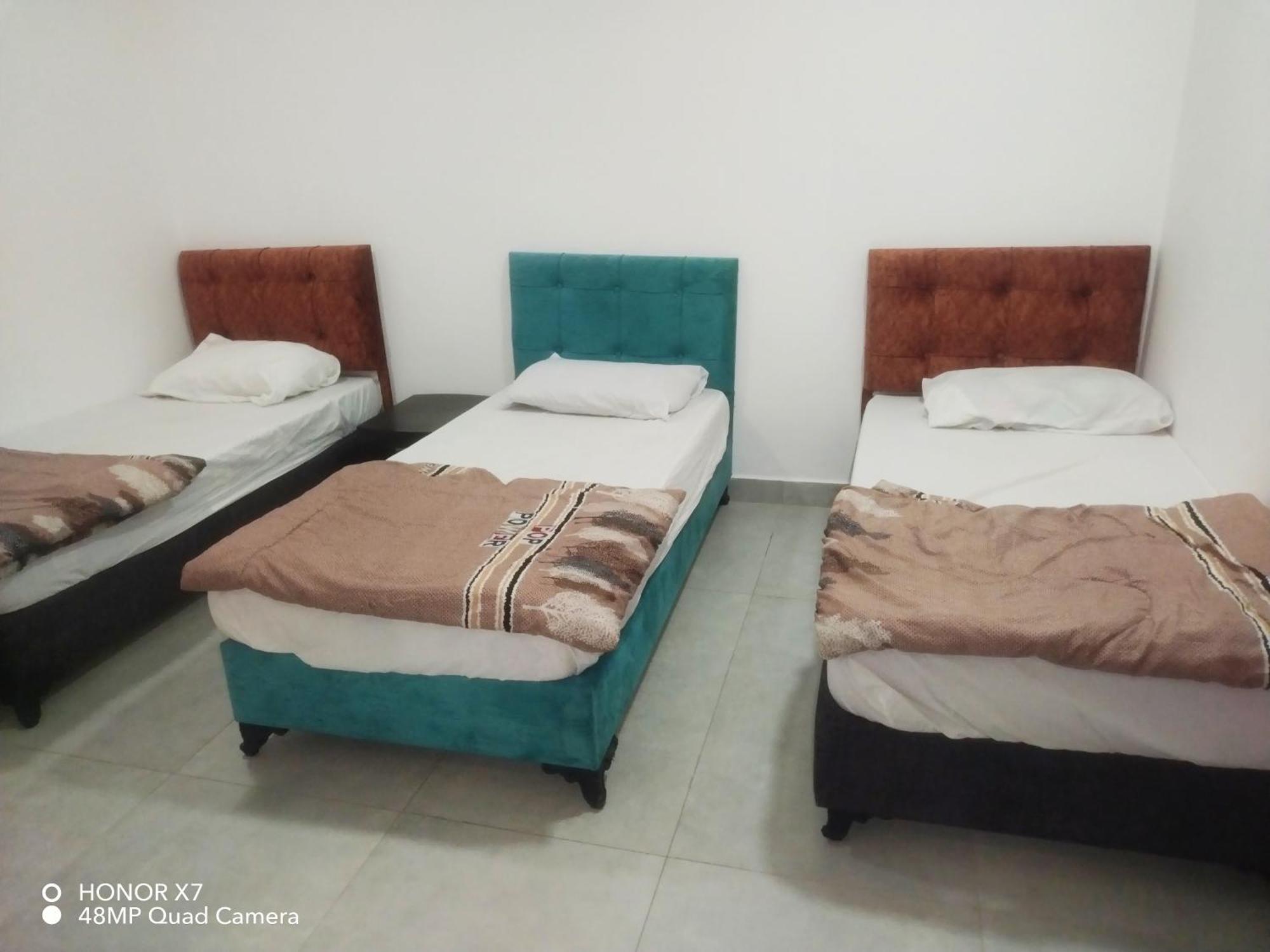 Farah Plaza Hostel &Hotel Apartments Aqaba Esterno foto